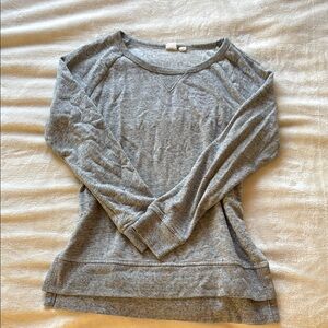 GAP Heather Gray Crewneck Top